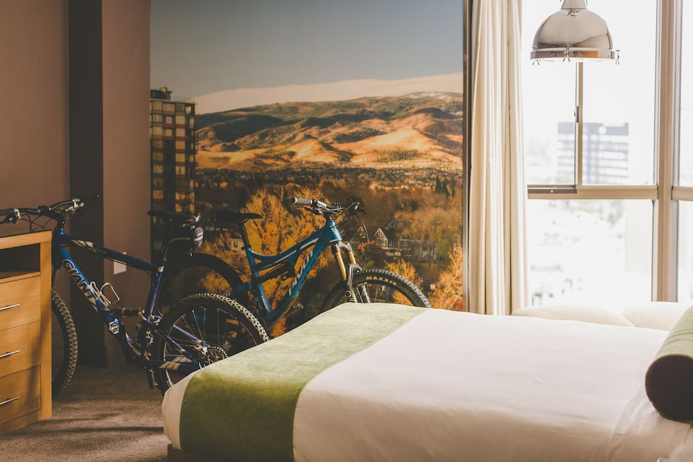 Whitney Peak Hotel Reno, Tapestry Collection by Hilton photo3
