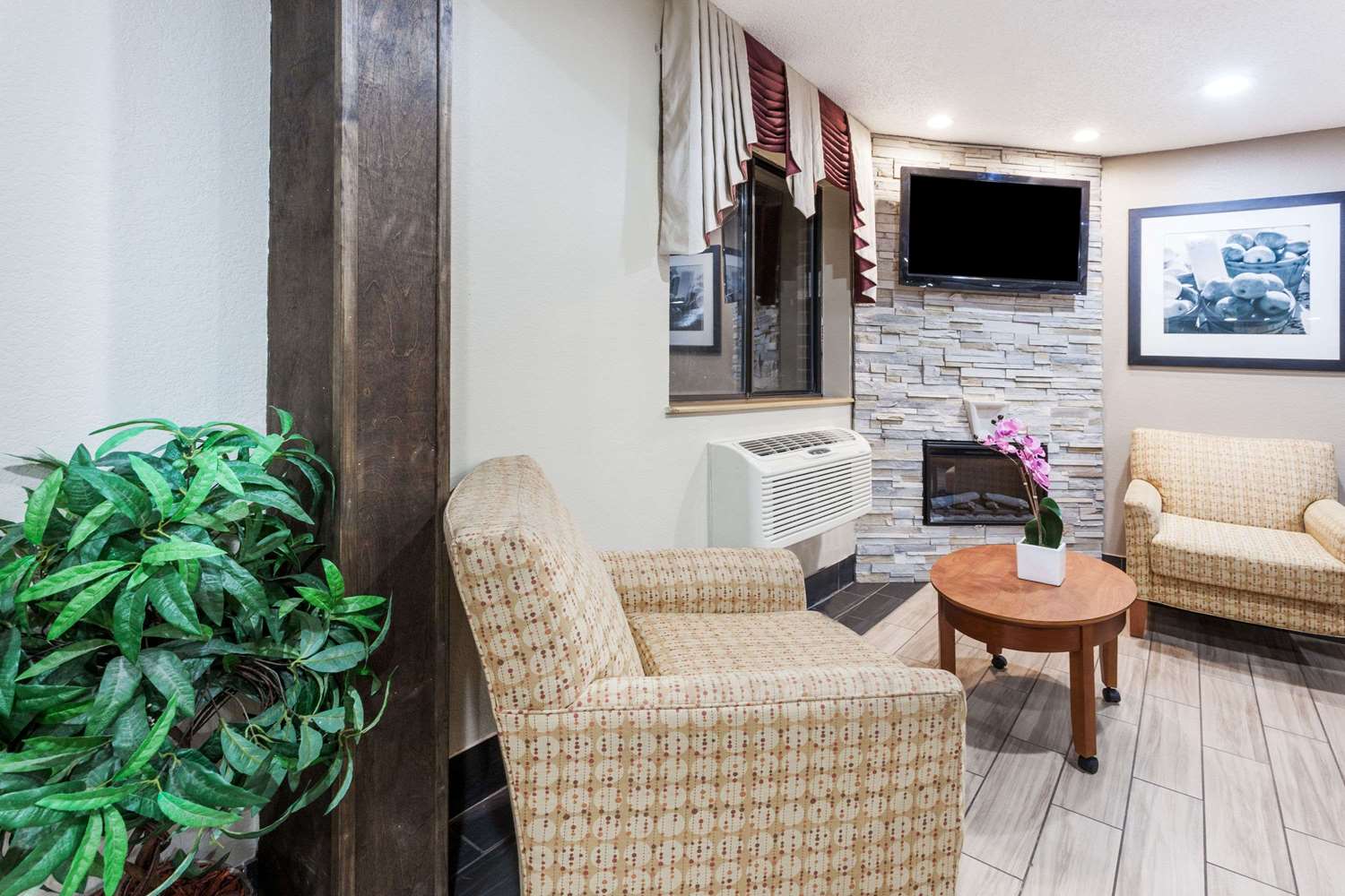 Super 8 By Wyndham Sterling Heights/Detroit Area 5/10