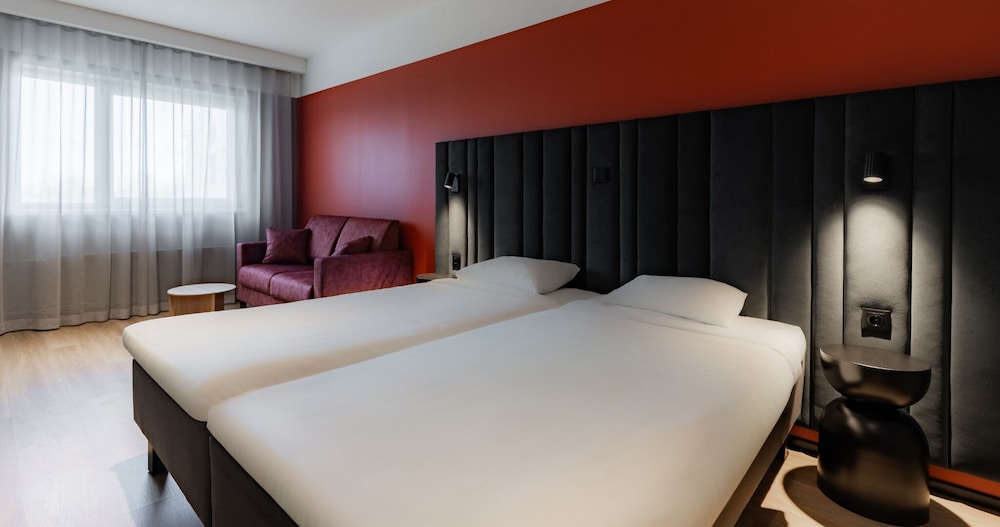 ROOM, DOUBLE BED