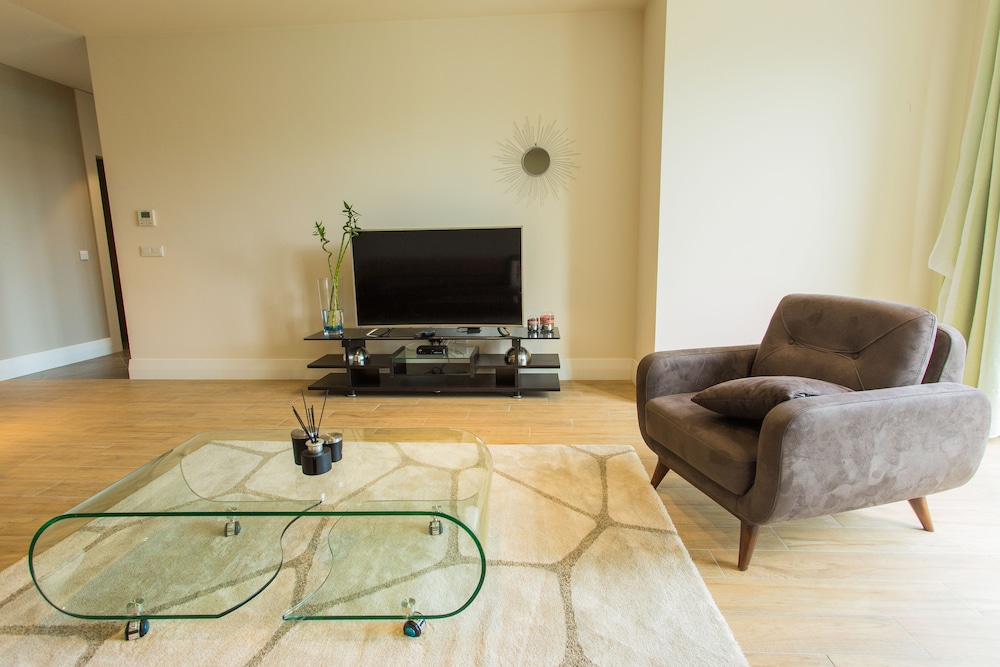 Accra Luxury Apartments Cantonments (Ex A-Lux Apartments) 57/80