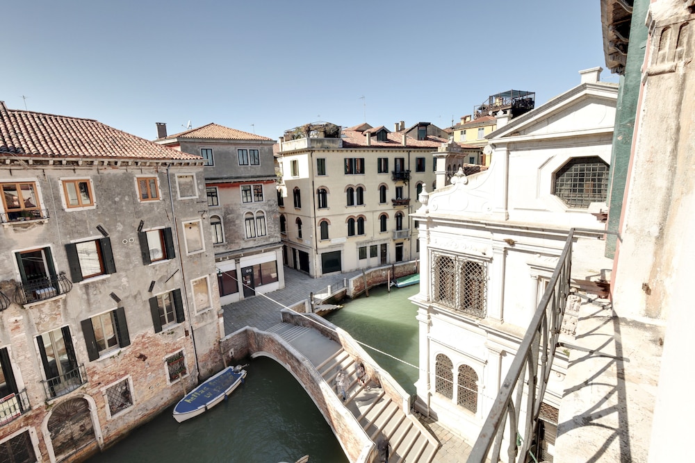 Palazzo Schiavoni 76/86