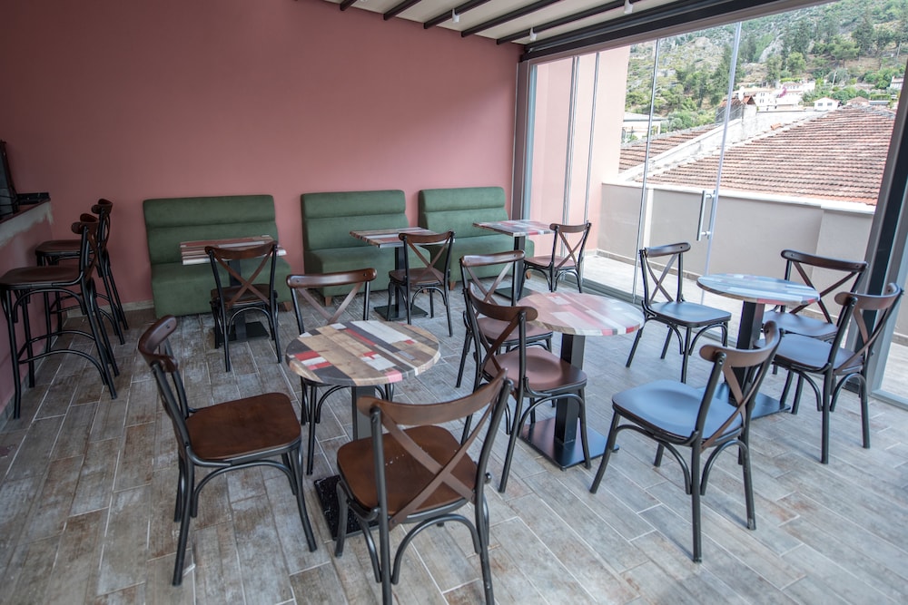 Sakura Hostel & Pub 78/88