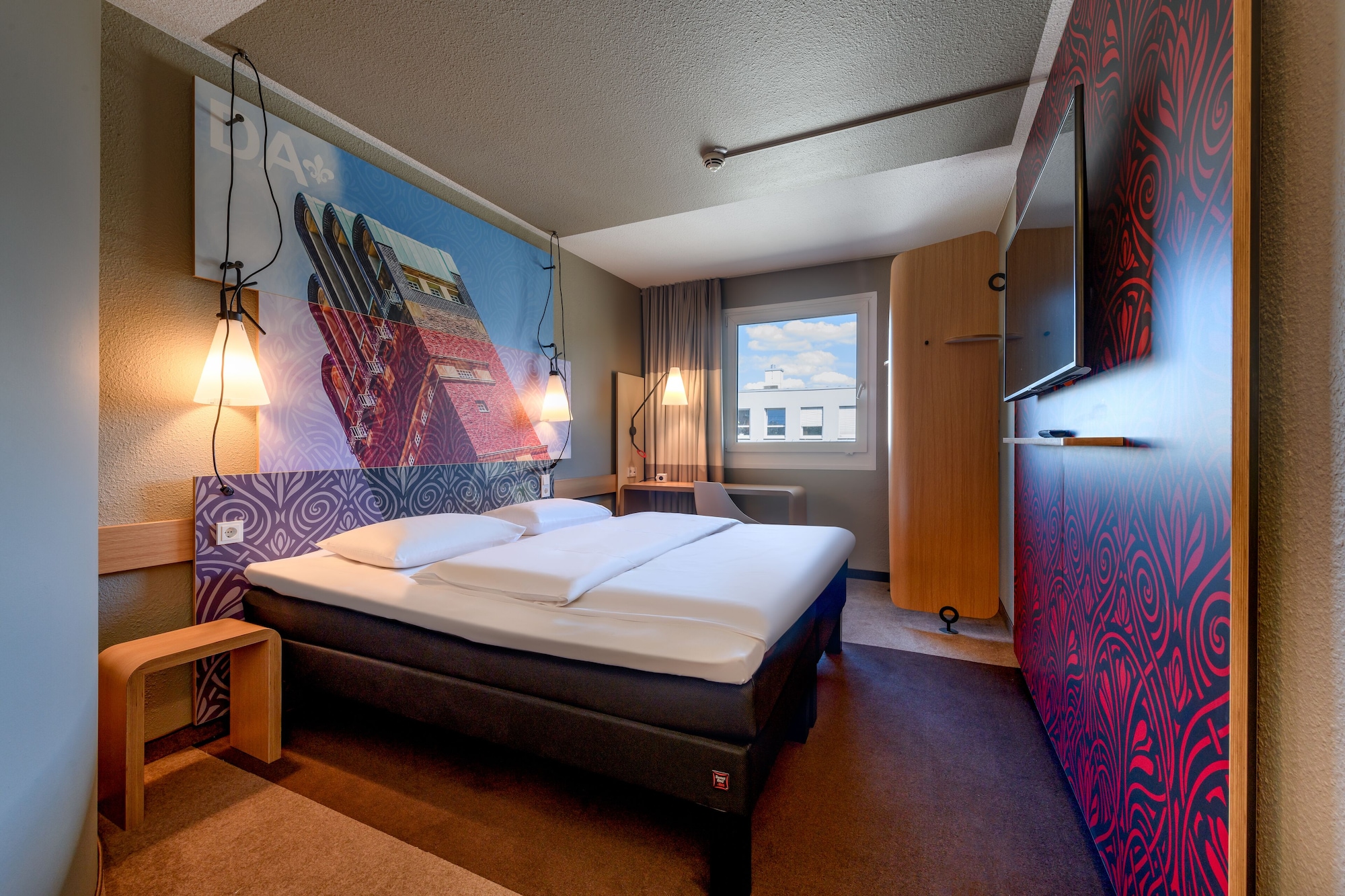 DELUXE, DOUBLE BED