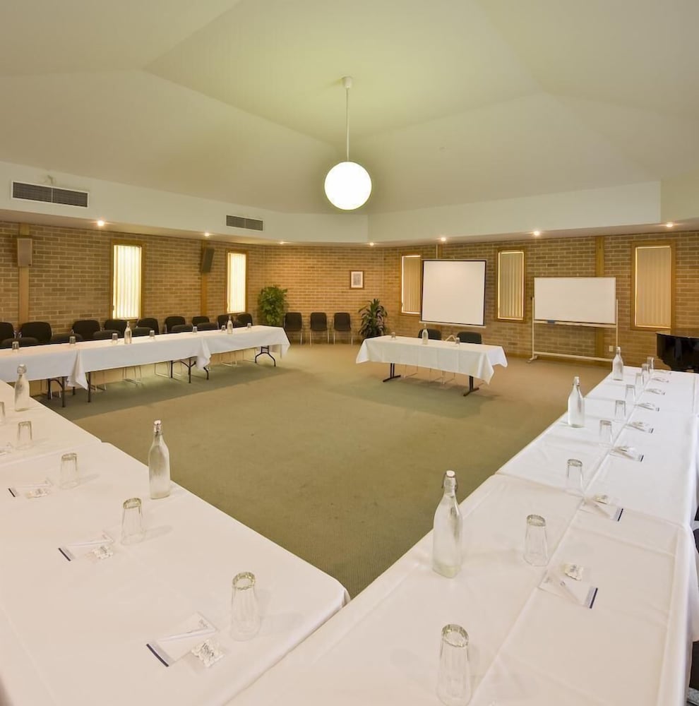 175 Hotel Westmead 38/39