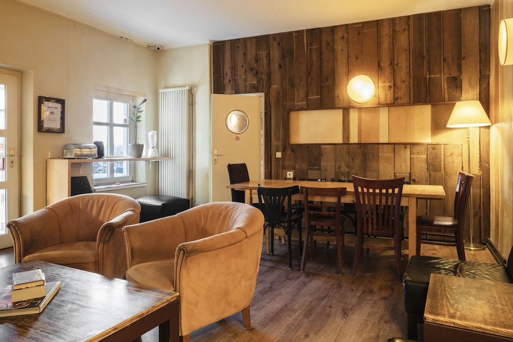 Eastseven Berlin Hostel 33/53