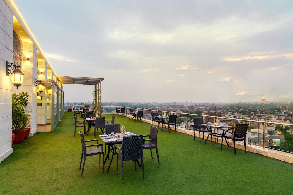 Radisson Hotel Agra 61/68