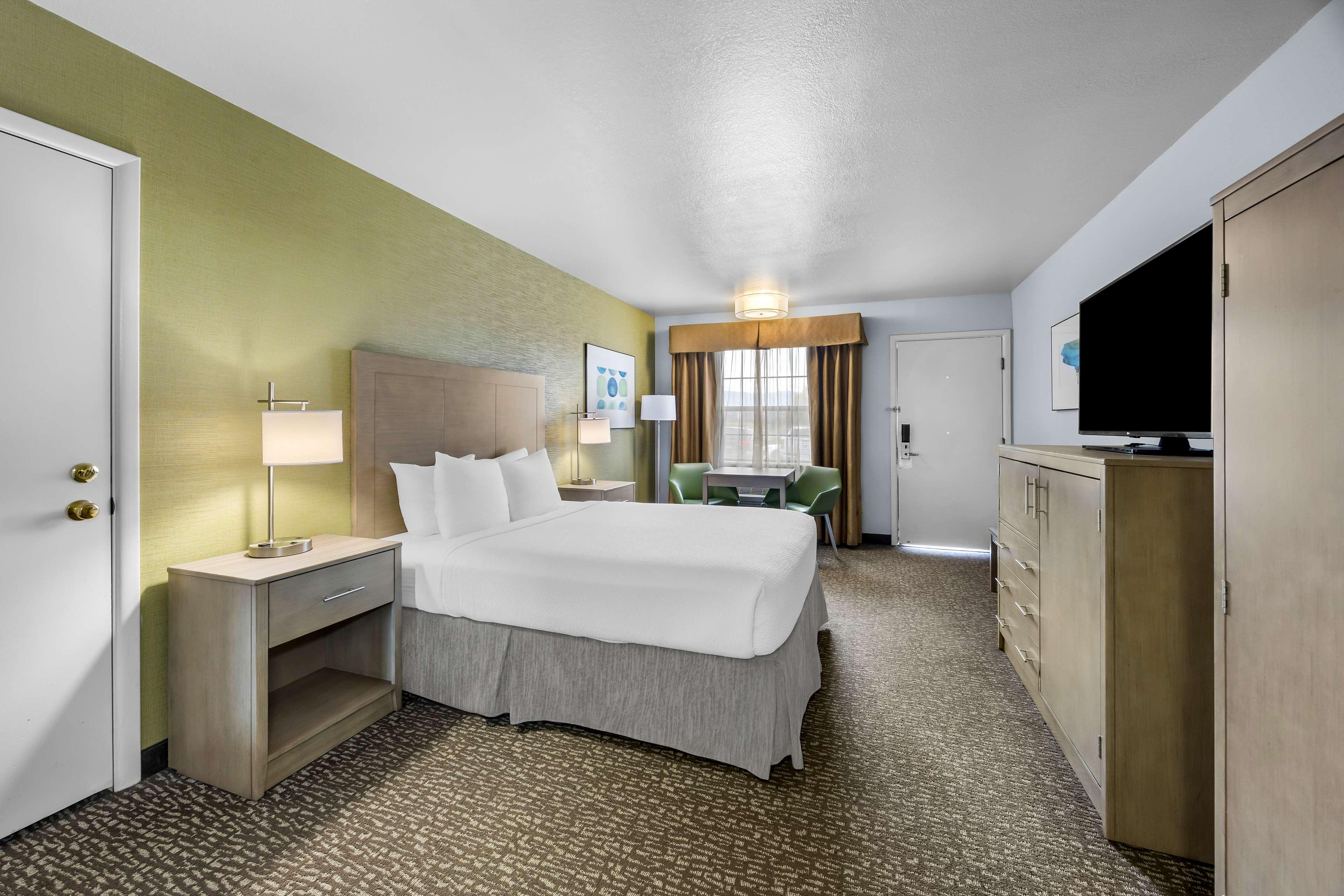 Room, Queen Bed