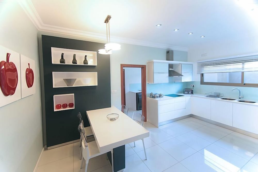Fallsway Villas 2/23