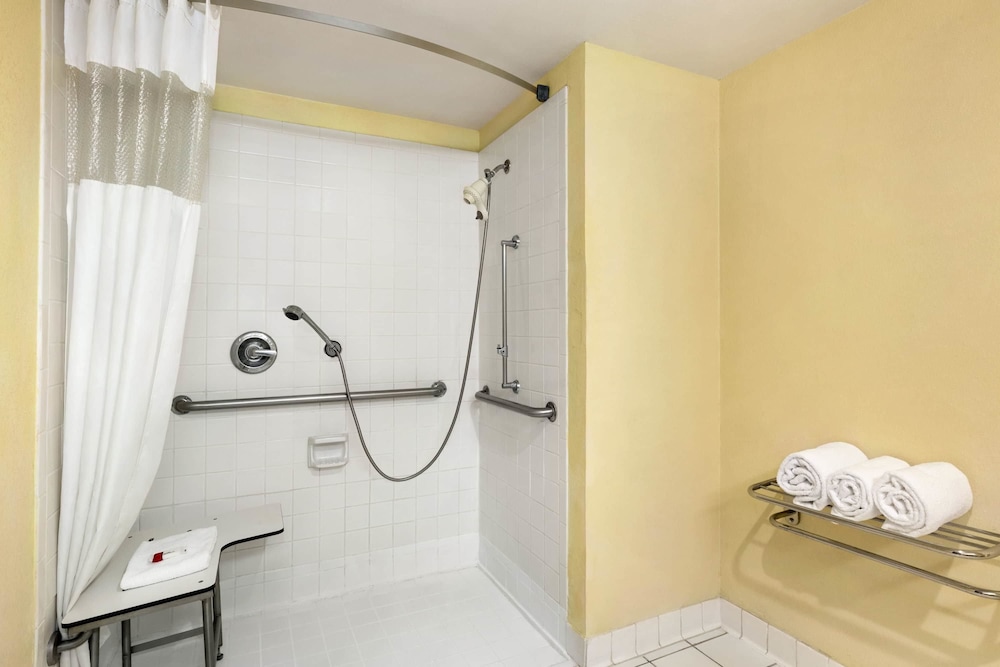 Ramada by Wyndham San Antonio Near SeaWorld/Lackland AFB 26/63