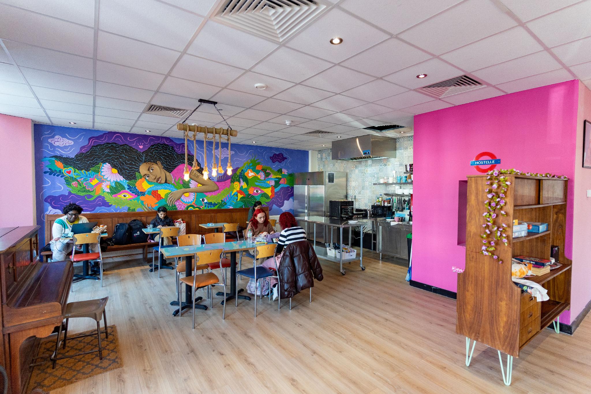 Hostelle - women only hostel London 13/26