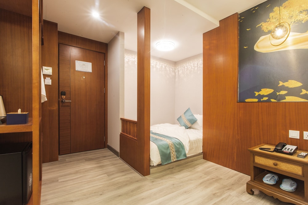 Thapae Twins Hotel 33/50