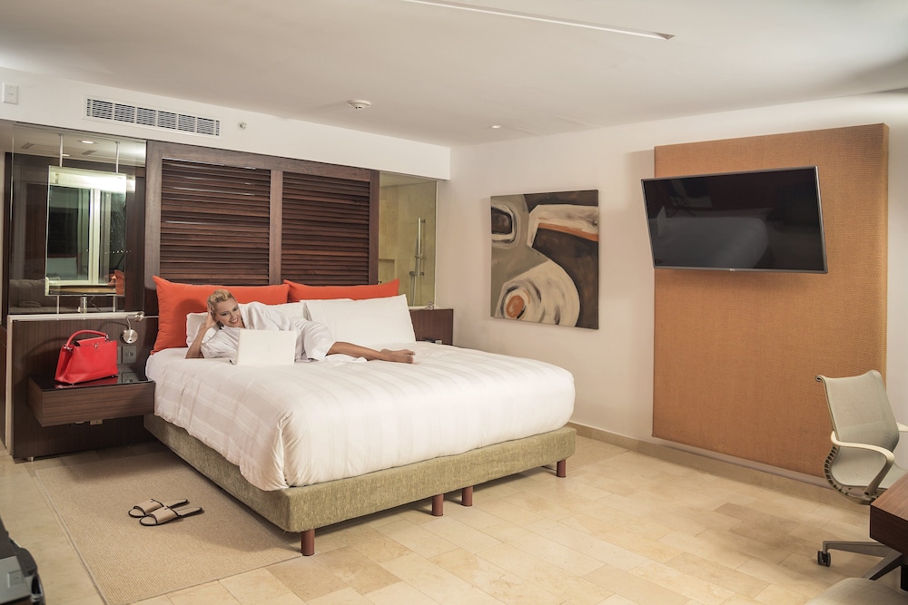 Presidente Intercontinental Cancun Resort 11/82