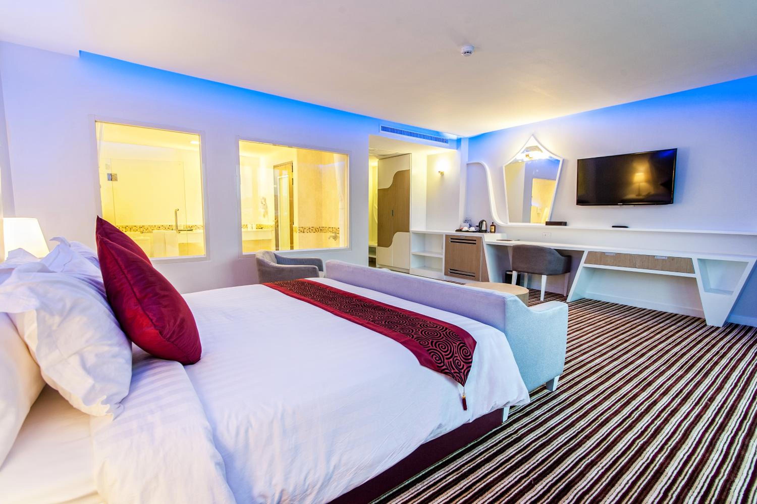 Super, Deluxe, King Bed
