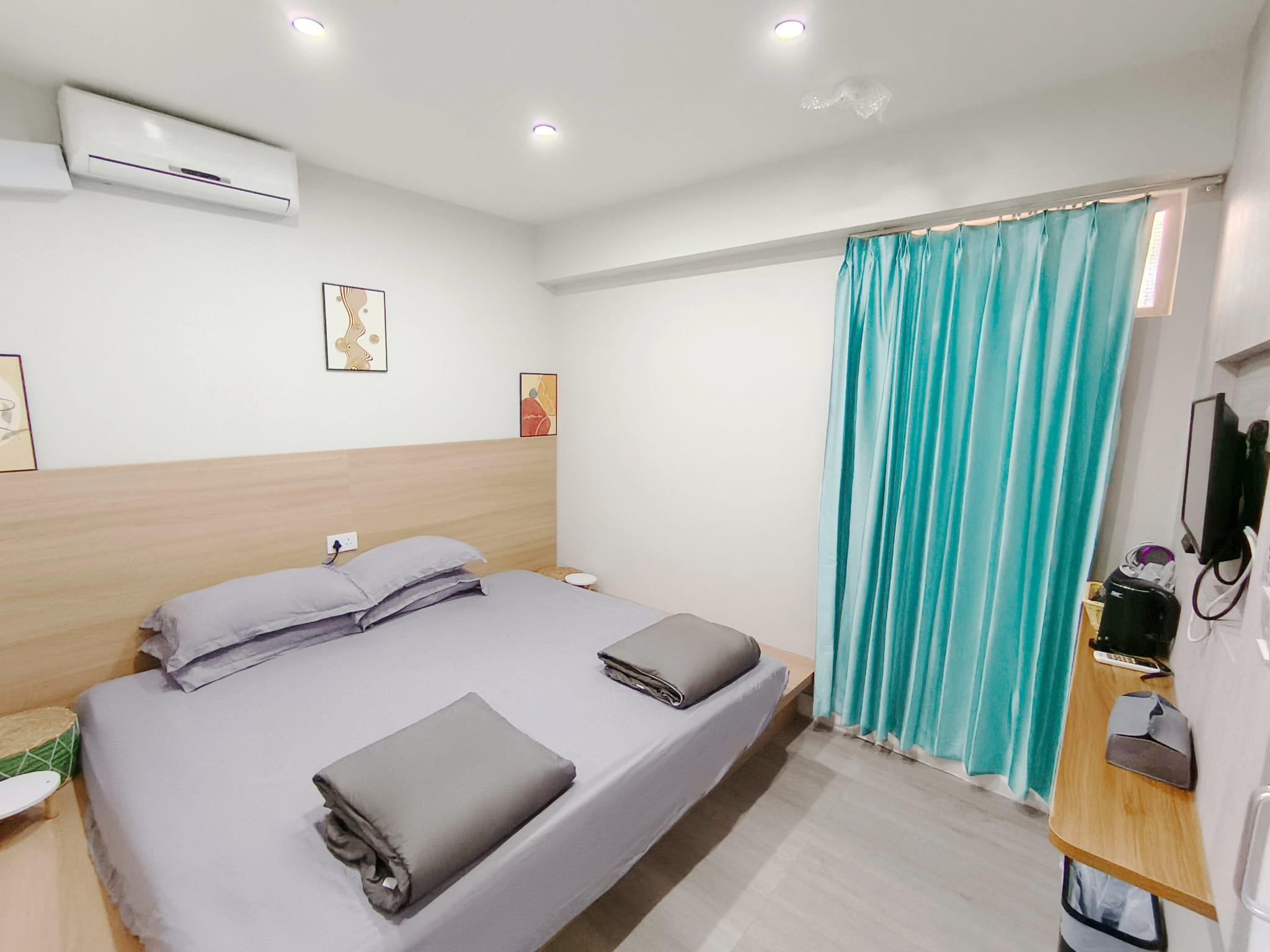 STANDARD, KING BED