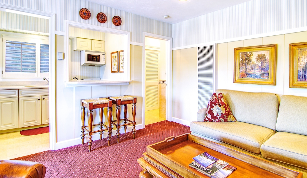 Wayside Inn 38/44