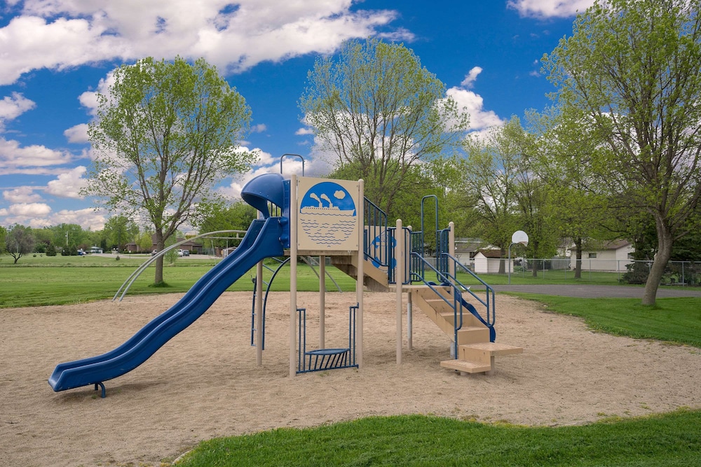 Super 8 By Wyndham Willmar 14/18