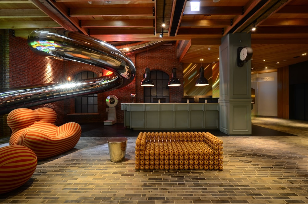 RedDot Hotel 6/50