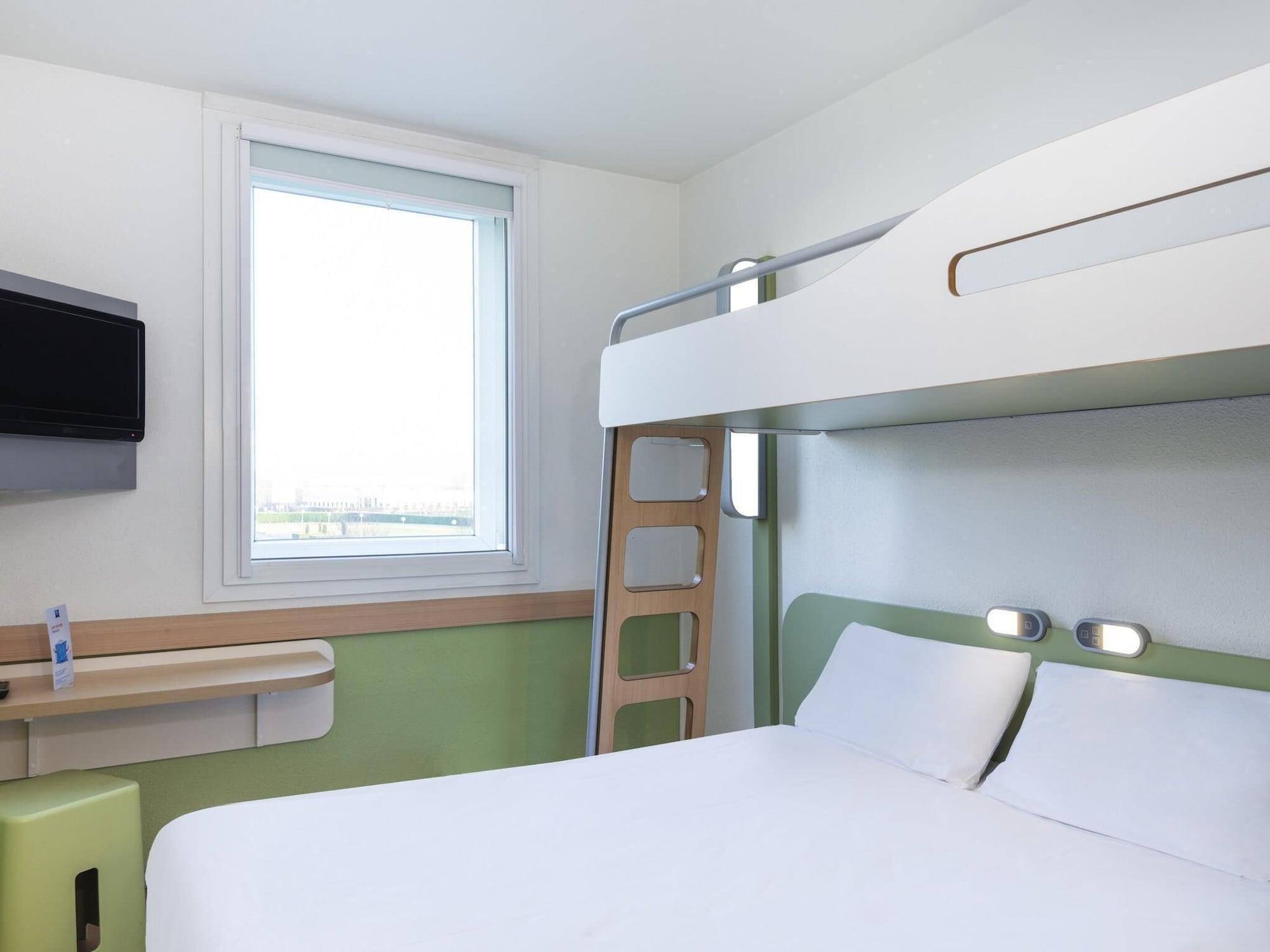 Room, Triple, Multiple Beds