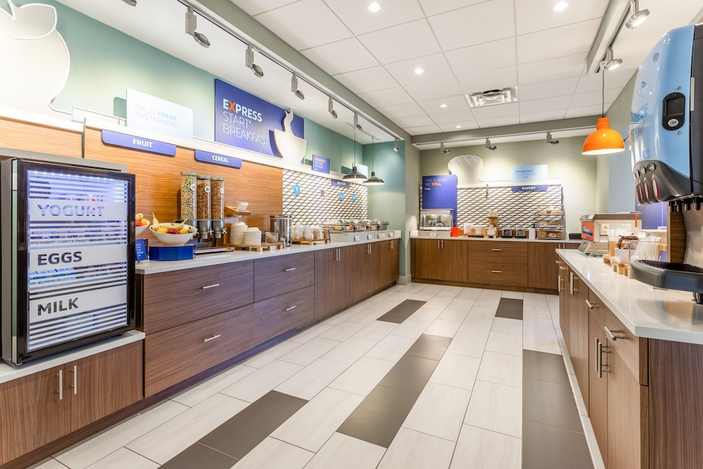 Holiday Inn Express Suites Florence Cincinnati Airport 9/37