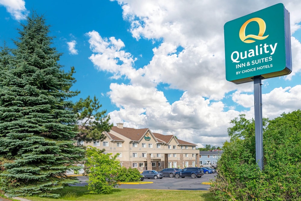 Quality Inn & Suites Bathurst, NB 46/50