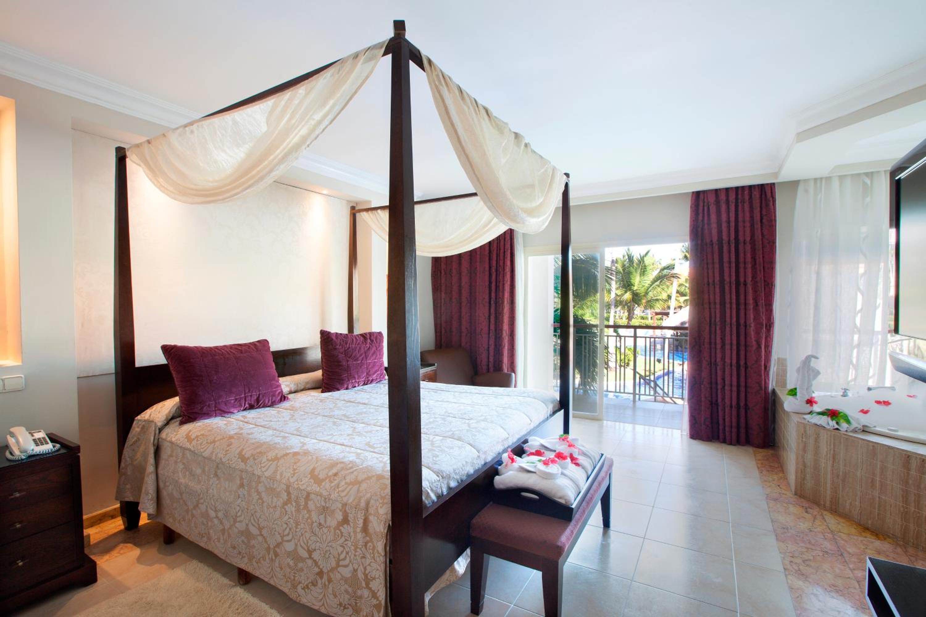 Colonial, Junior Suite, Outdoor Jetted Tub