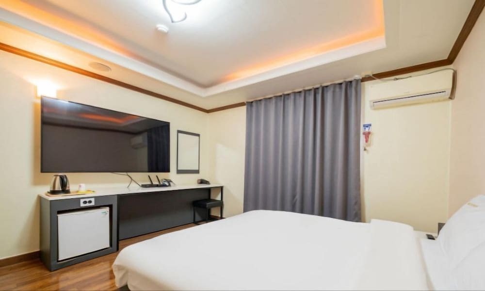 Donghae Gloria Tourist Hotel 8/50