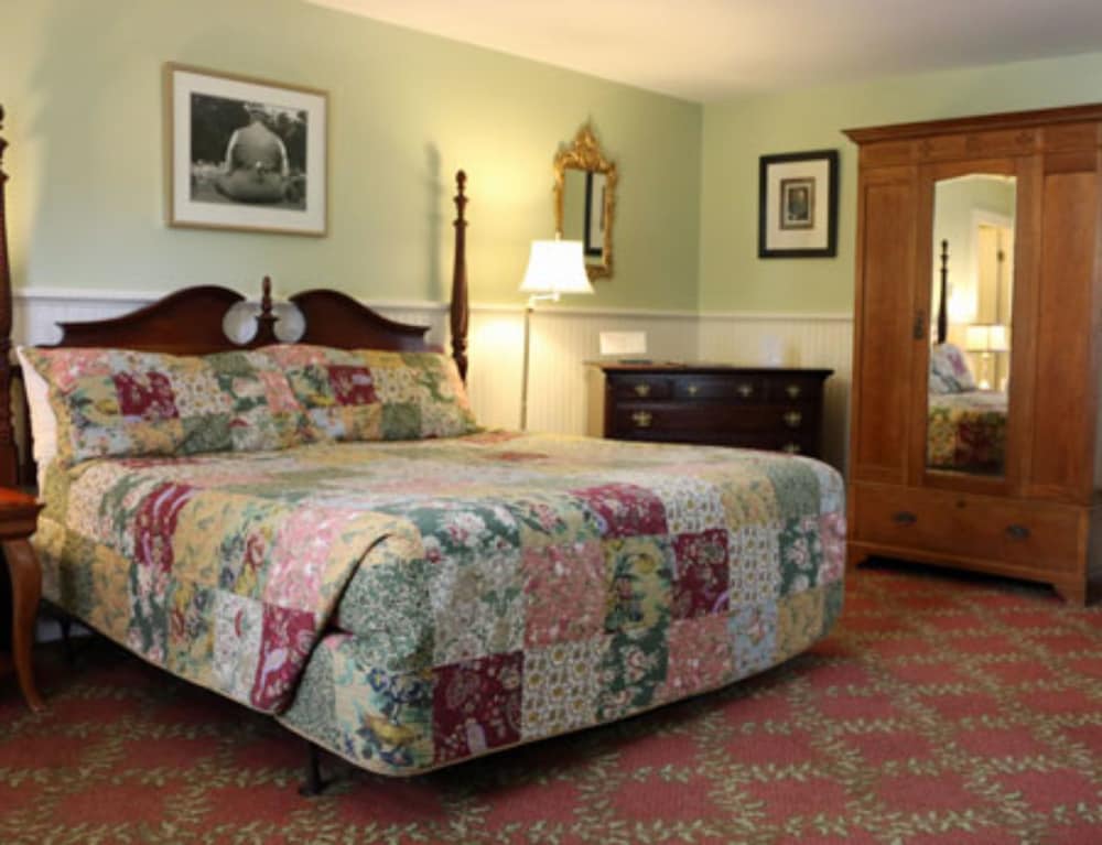 Kearsarge Inn 13/48