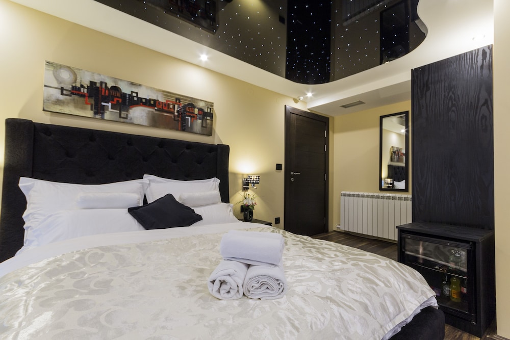 Madison Rooms 9/50