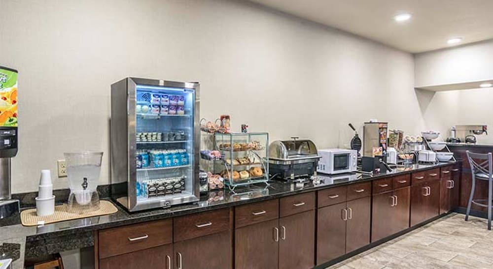 Cobblestone Hotel and Suites - Erie 40/50