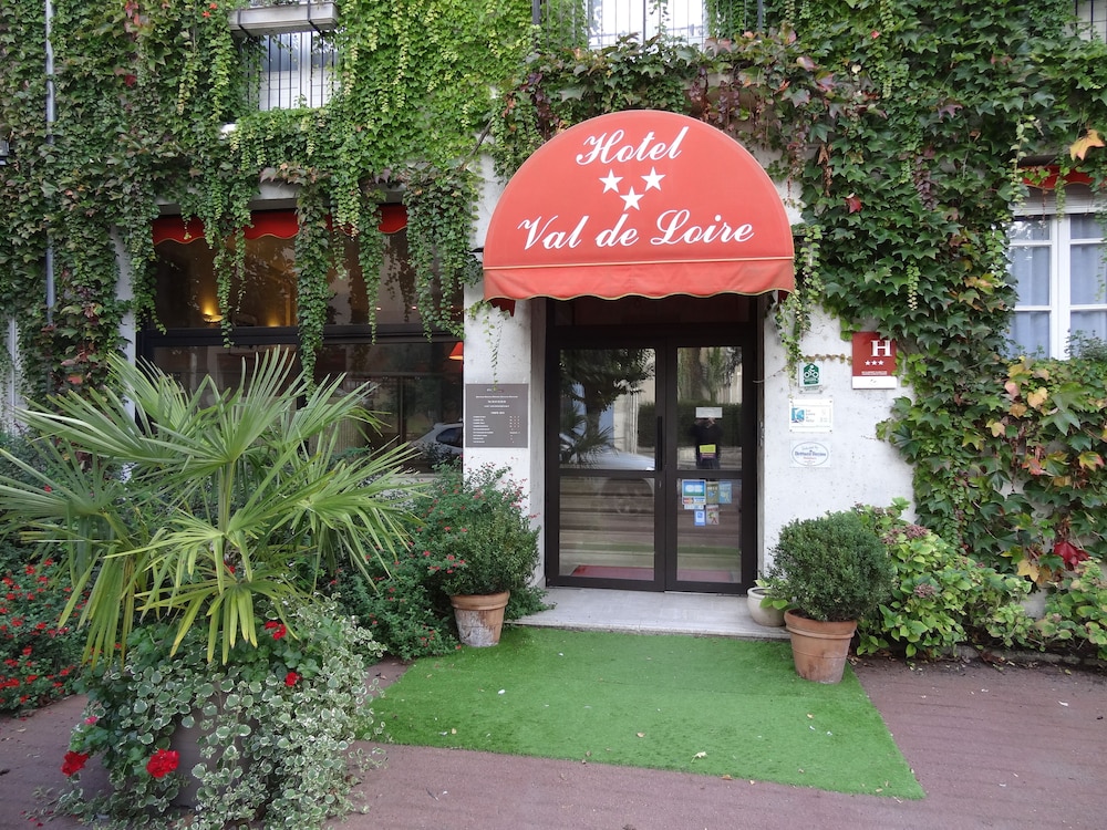 Hotel Val De Loire 1/41