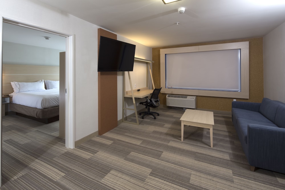Holiday Inn Express Suites Port Huron 16/44