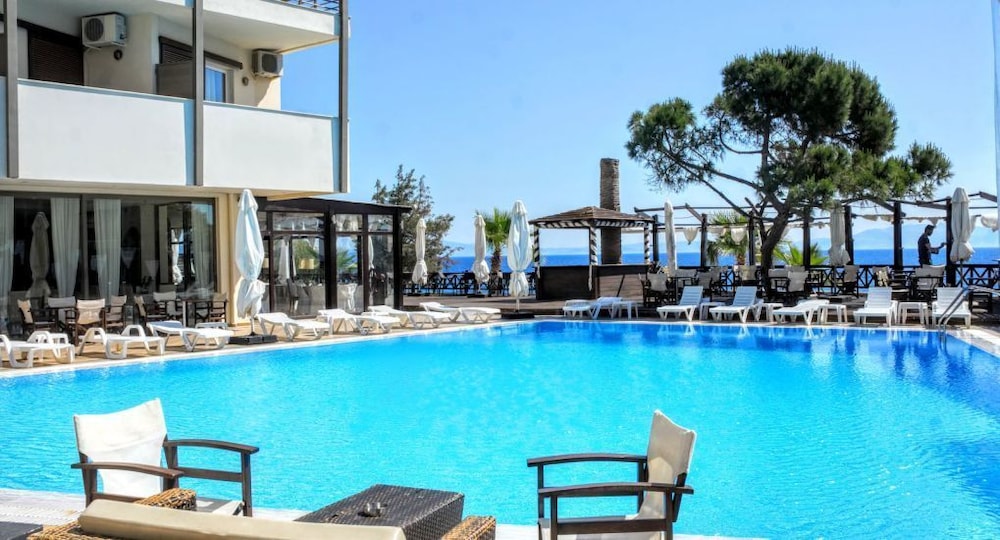 Mati Hotel 4/53