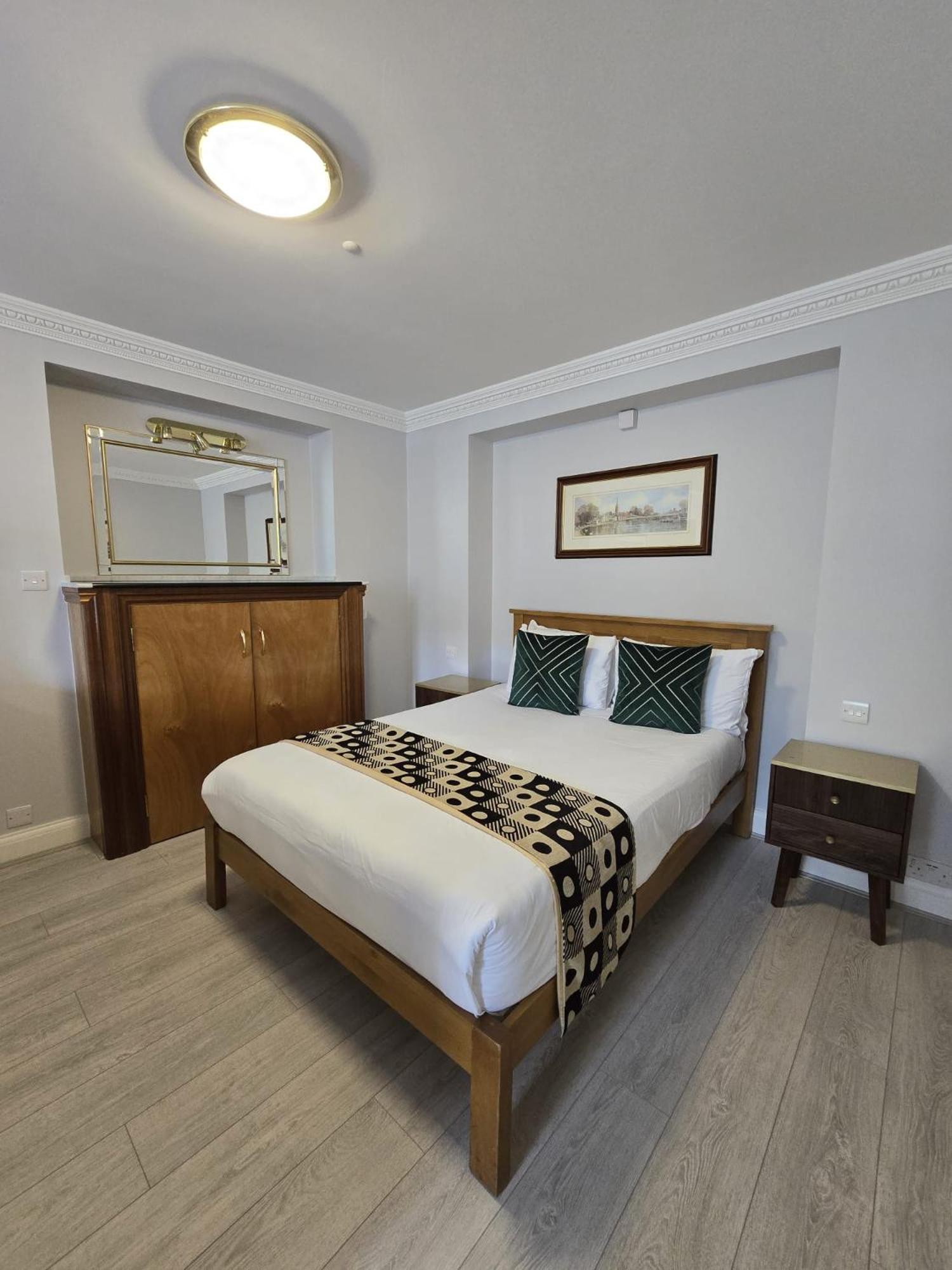 APARTMENT, TRIPLE
