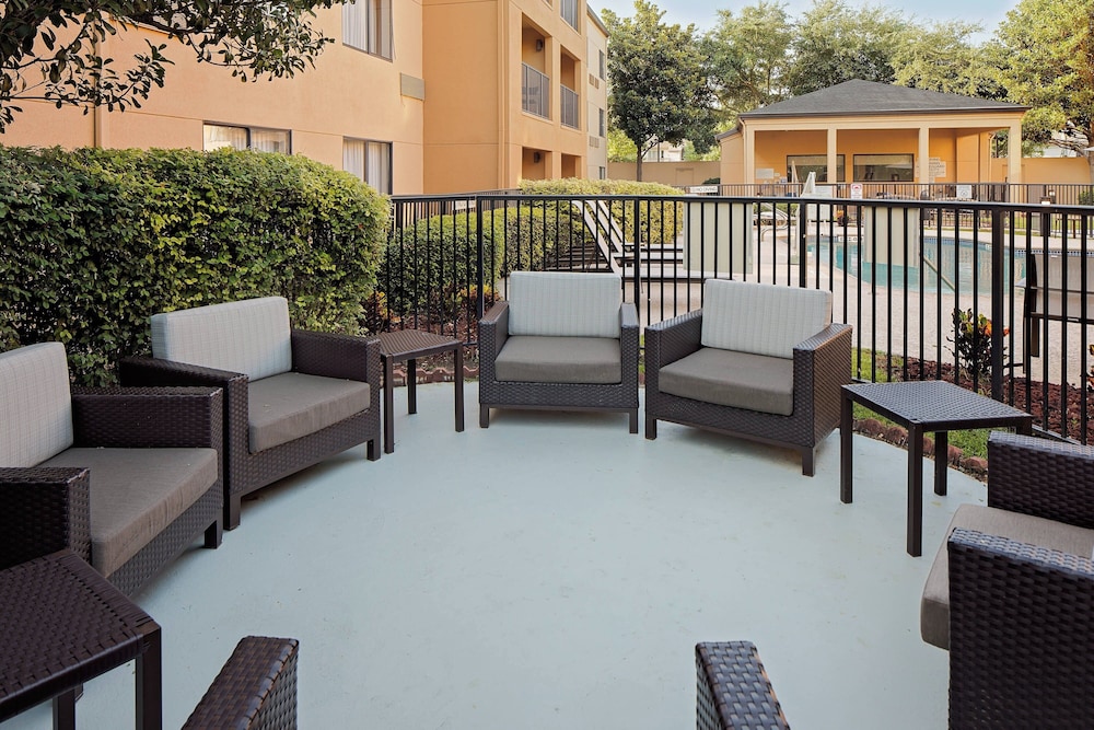 Courtyard By Marriott Houston Westchase 19/28
