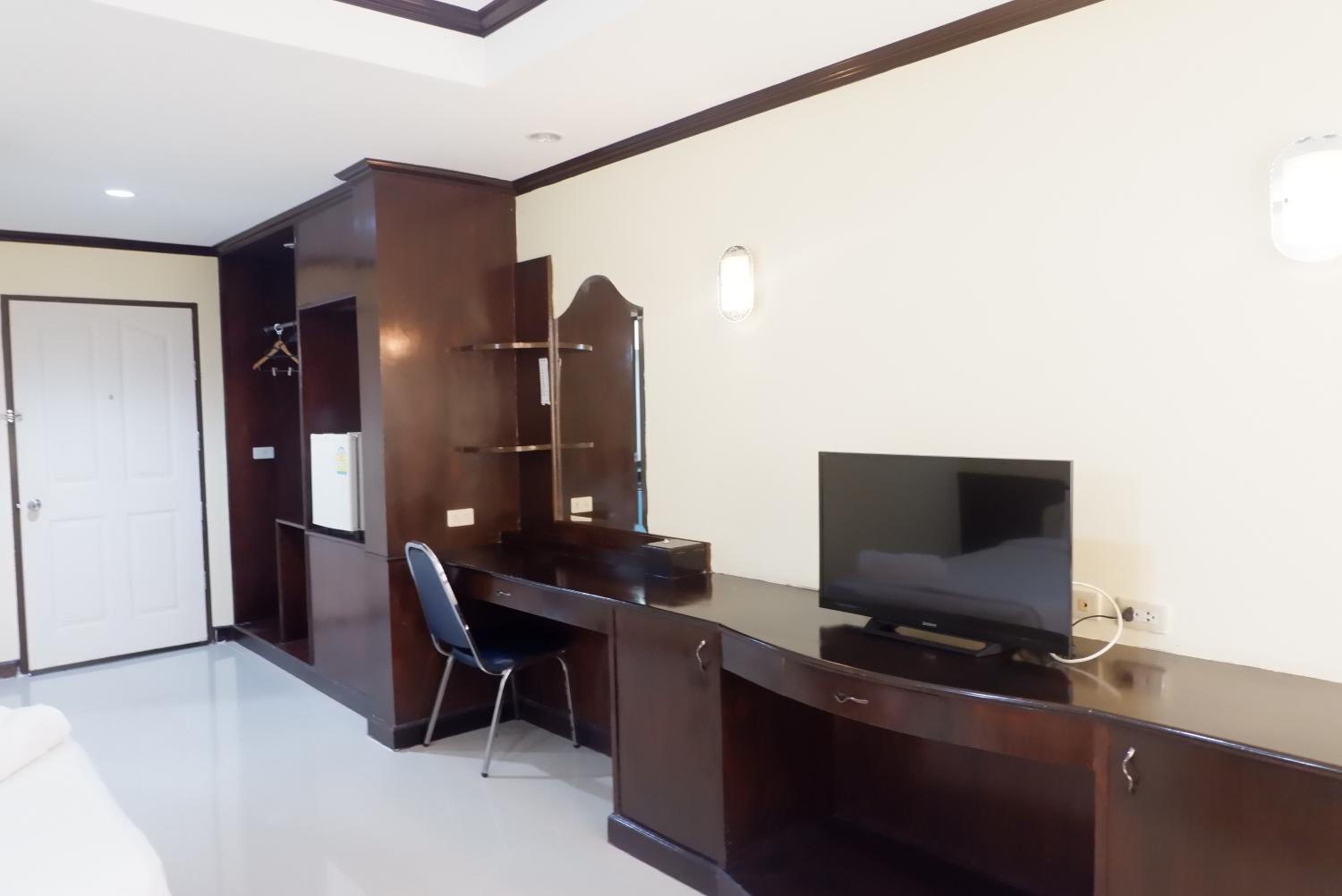 Auychai Grand Hotel 45/50
