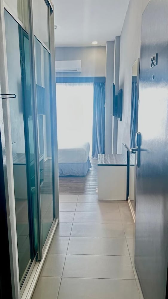 Cenang Plaza Beach Hotel 50/50