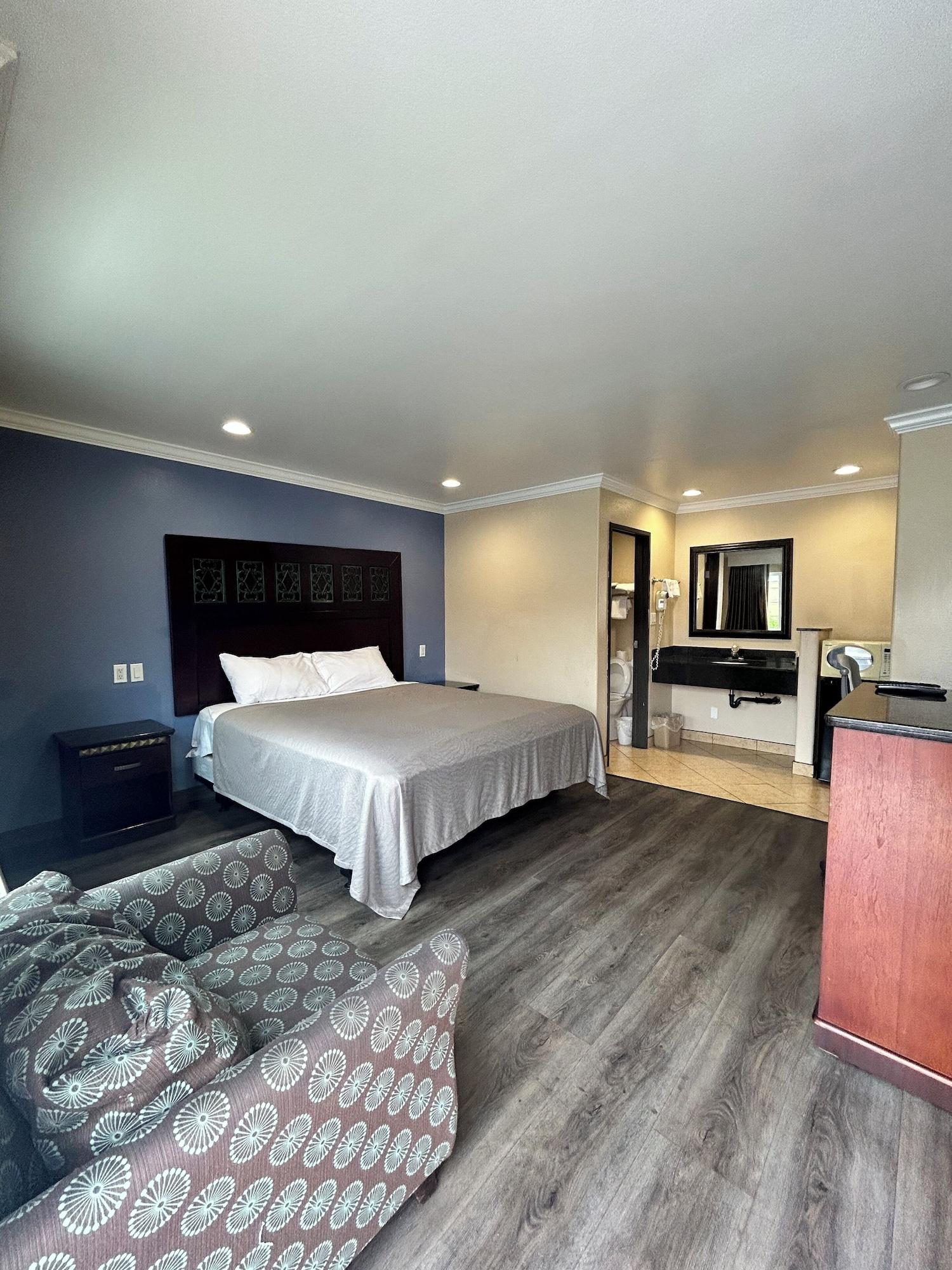 Hyland Motel 8/31