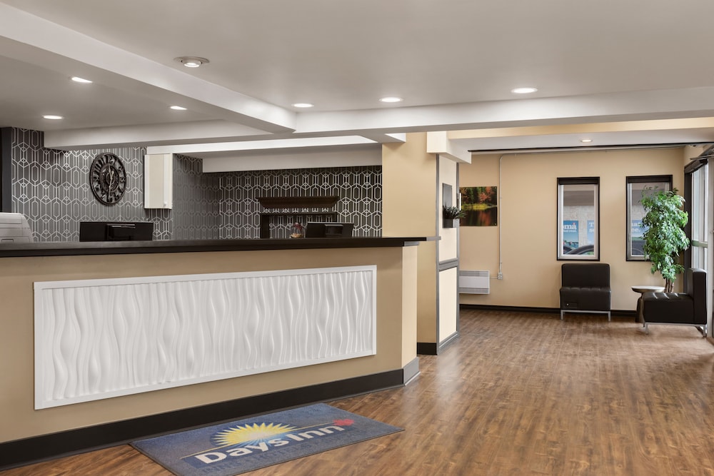 Days Inn & Suites by Wyndham Sault Ste. Marie ON 2/30
