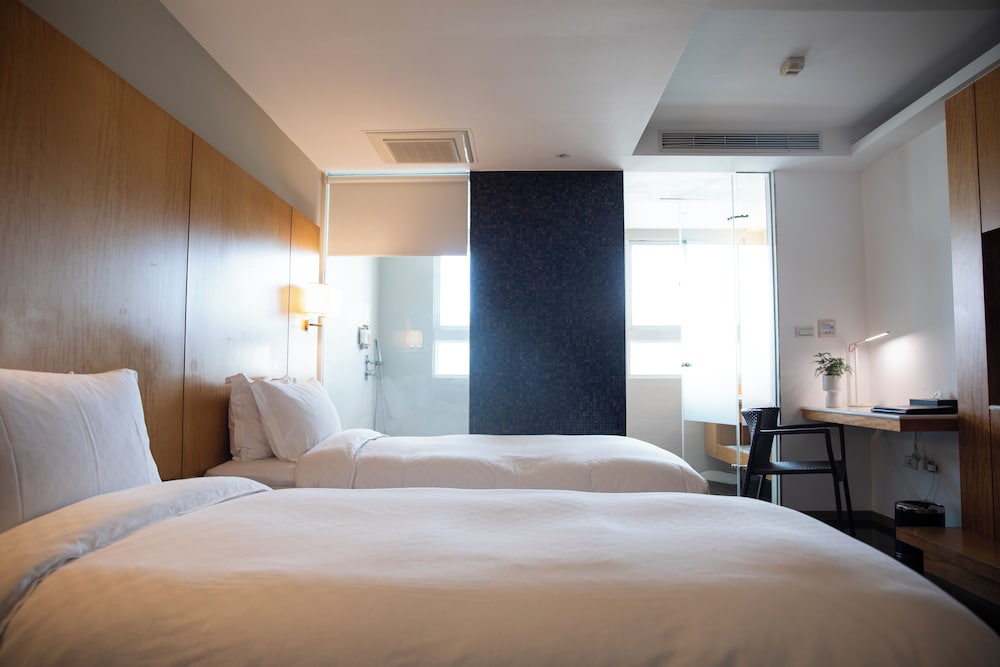 BUSINESS, TWIN BEDS