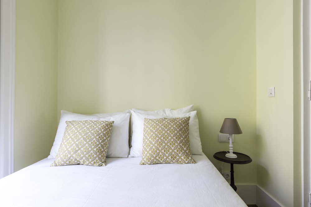 1898 Home and Suites 28/50