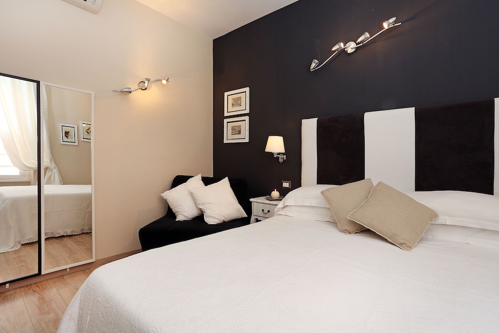 SUPERIOR, DOUBLE BED, CITY VIEW