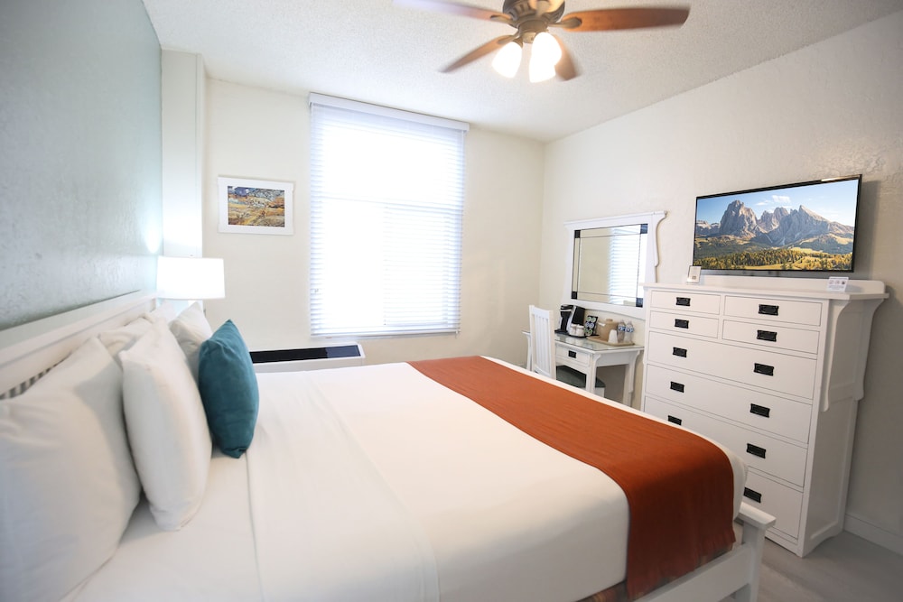 STANDARD, QUEEN BED