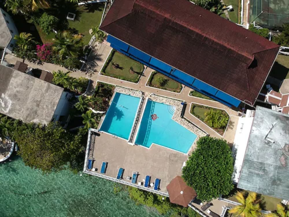 Hibiscus Lodge 4/58