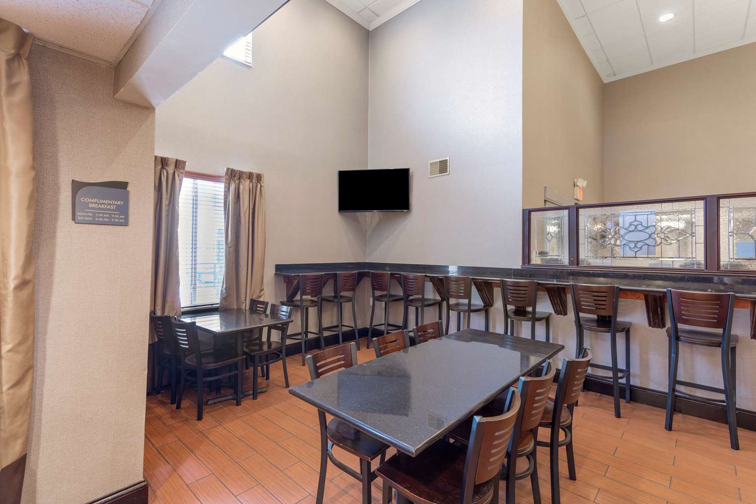 Best Western Plus Russellville Hotel & Suites 24/32