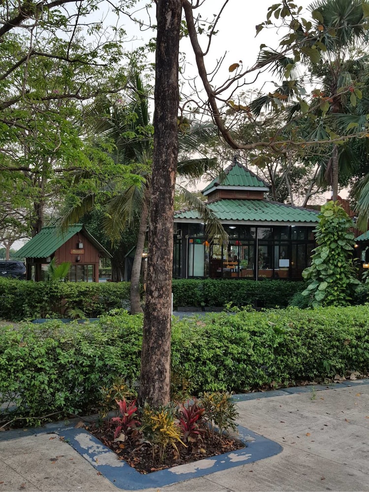 S. Parsukdee Resort 6/16