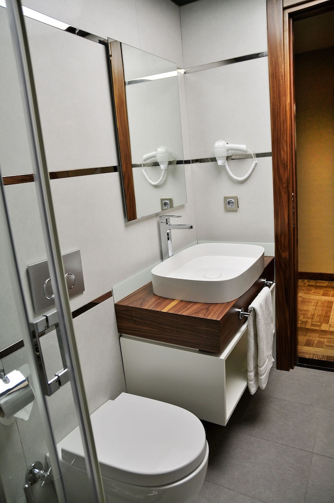 Avin Hotel 17/20