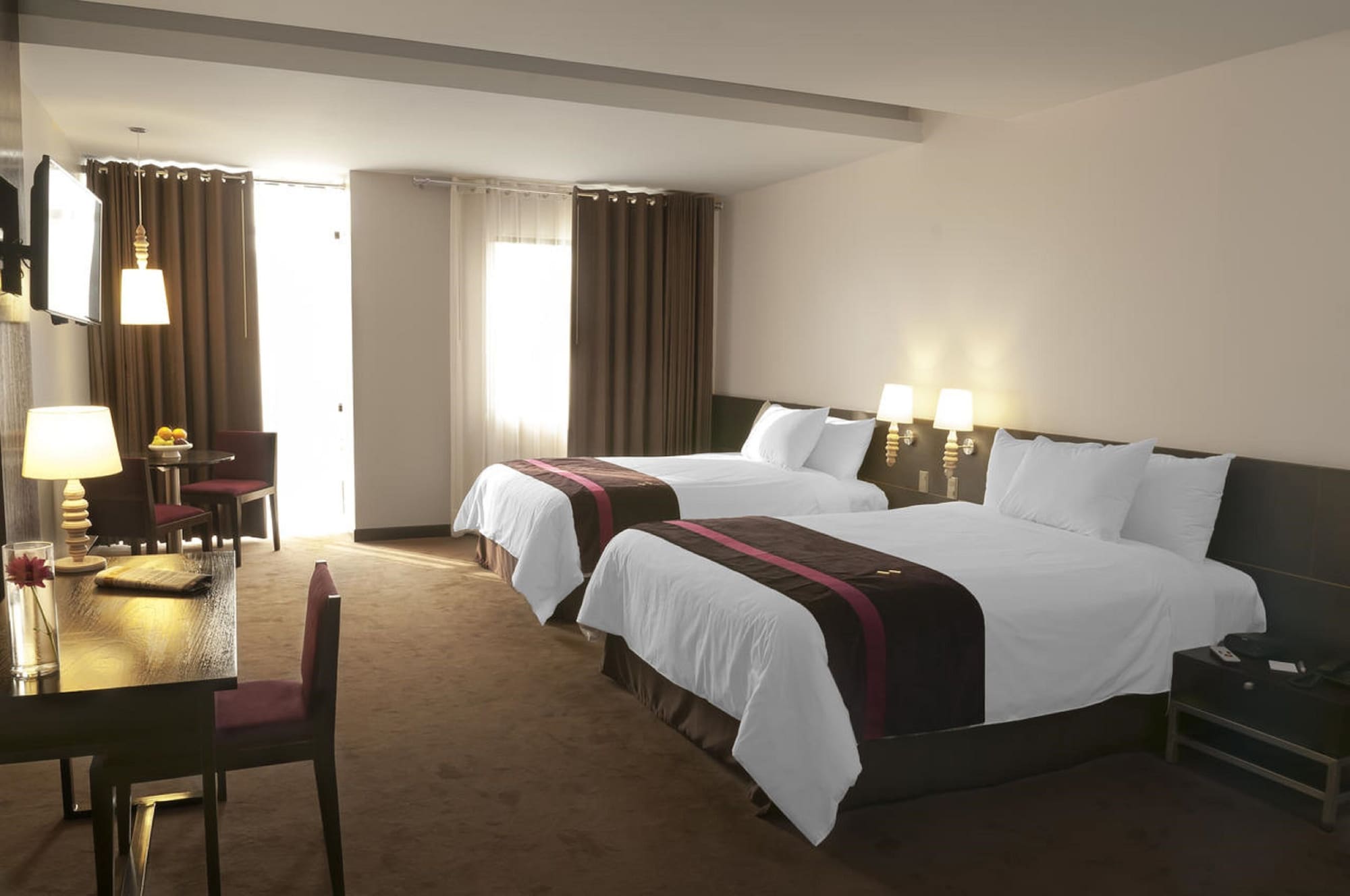 DELUXE, TWIN BEDS