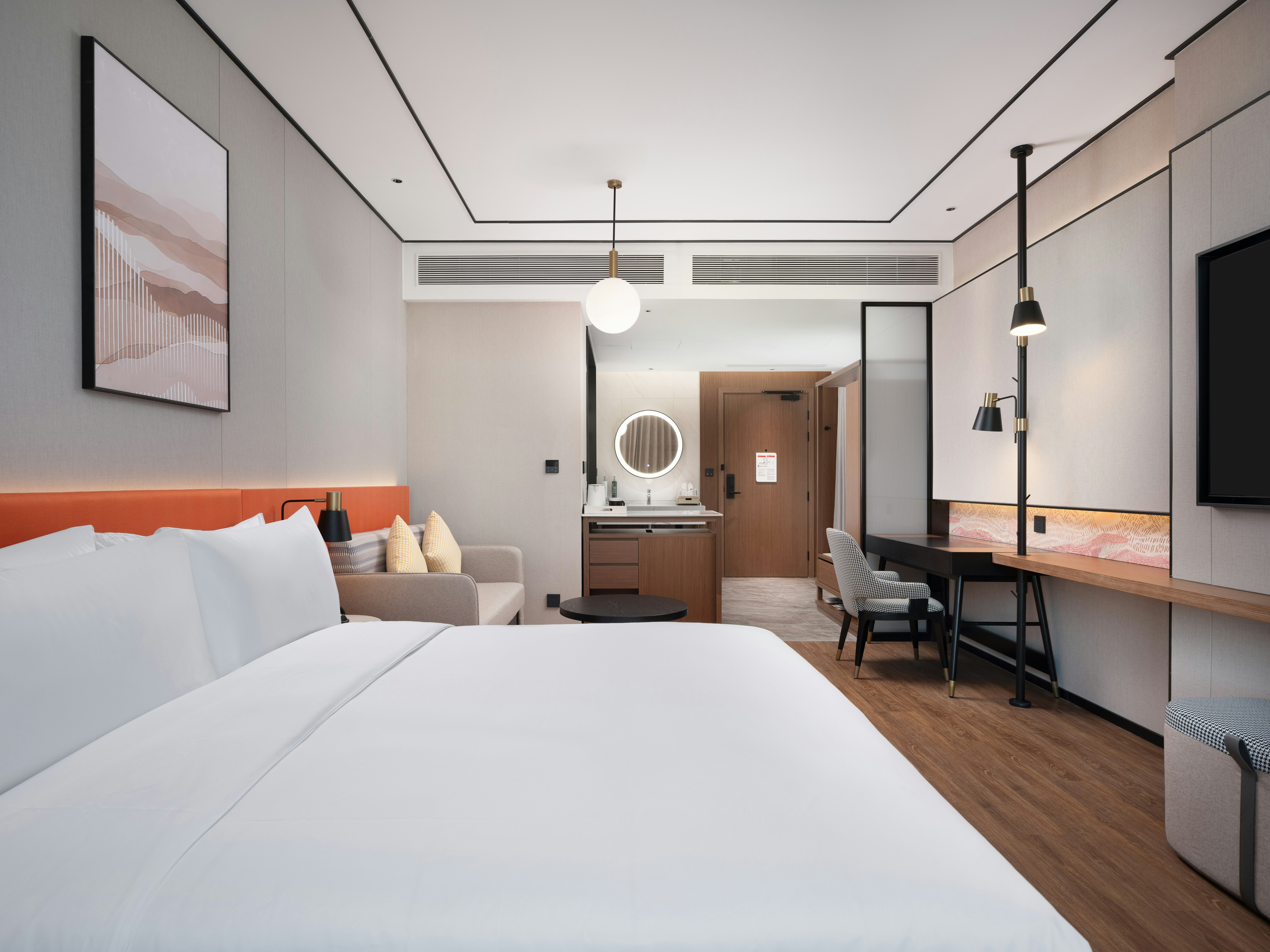 Guest Room, King Bed, River View
