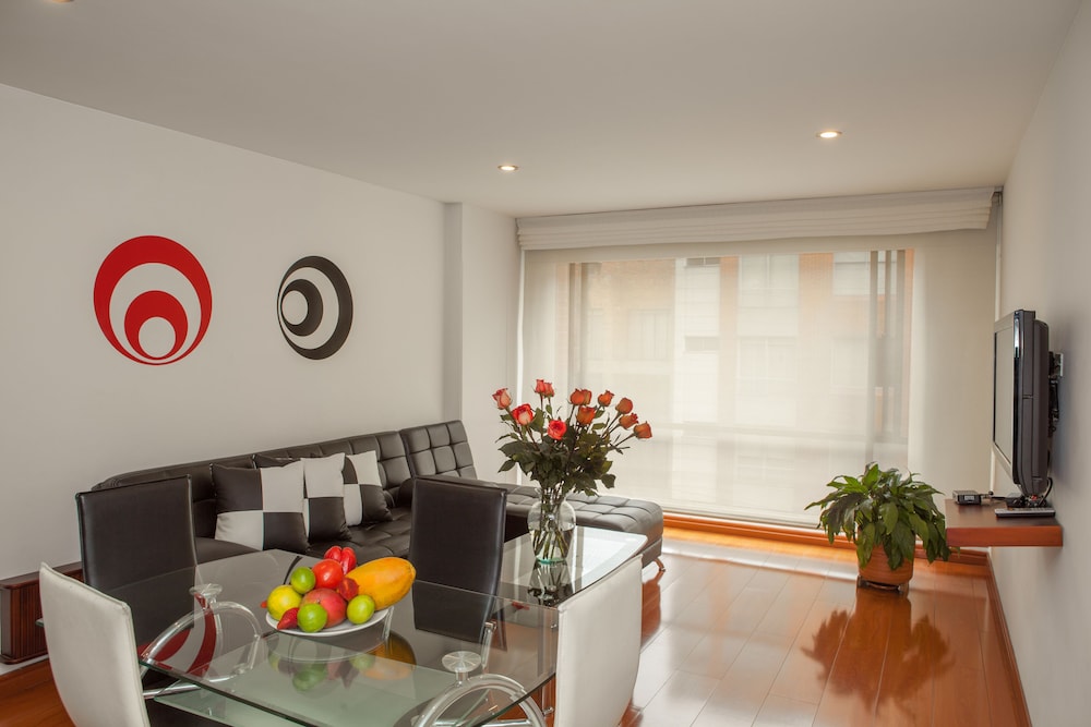 Cora 96 Street Suites and Apartments 33/50