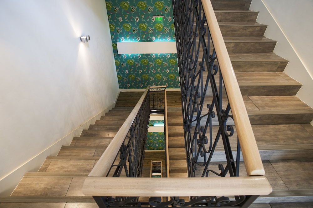 Atrium Hotel by Mellow Mood Hotels 48/64